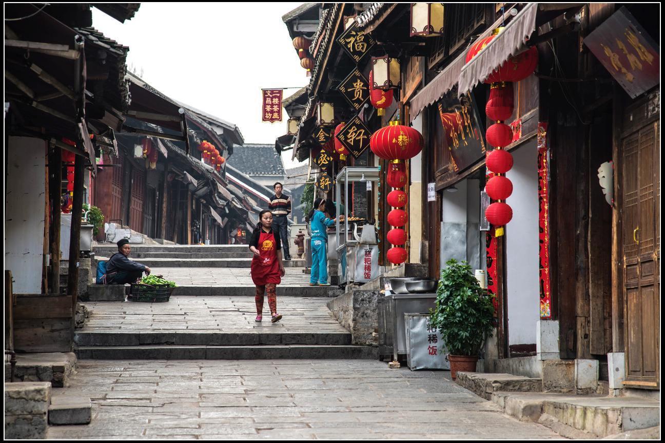 笑脸球的冒险之旅